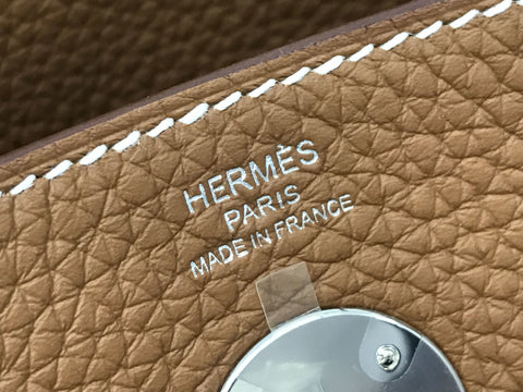 HERMES Linday 26 Gold Silver Hardware Taurillon B Engraved Handbag