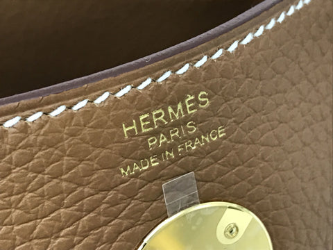 HERMES Lindy 26 Taurillon Gold GP Hardware B Engraved Handbag