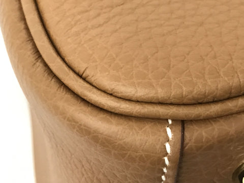 HERMES Lindy 26 Taurillon Gold GP Hardware B Engraved Handbag