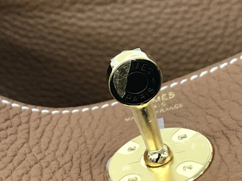 HERMES Lindy 26 Taurillon Gold GP Hardware B Engraved Handbag