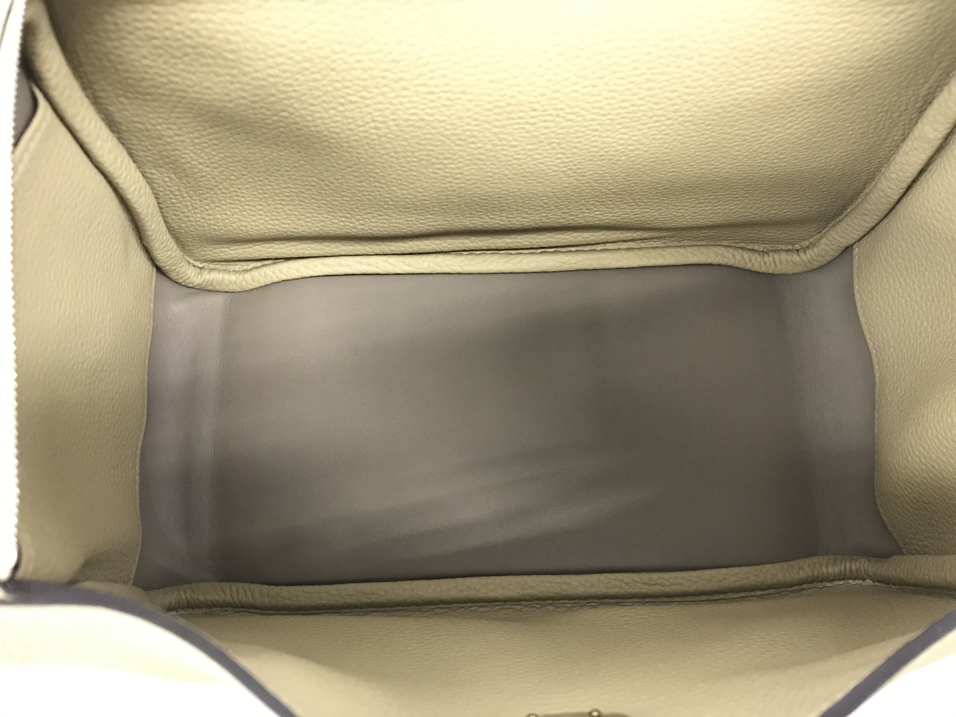 hermes bag rain cover HERMES Lindy 26 Taurillon Clemence Trench Silver metal fittings U stam – SONOBE KE