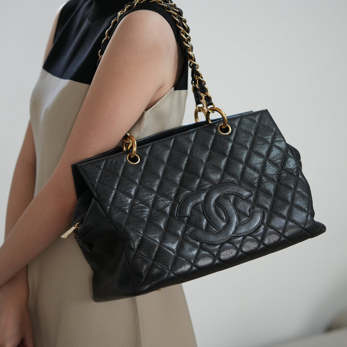 Chanel caviar skin Chein Shoulder bag tote no.7【A】