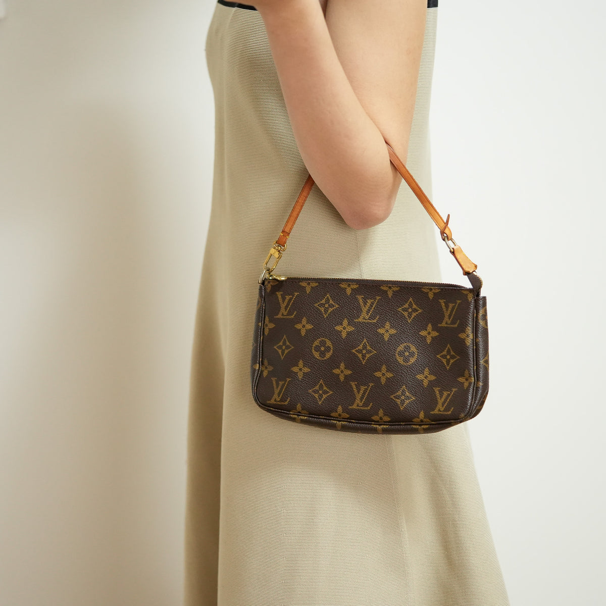 Louis Vuitton Monogram Pochette Accessoire Shoulder Bag Pouch M40712【S】