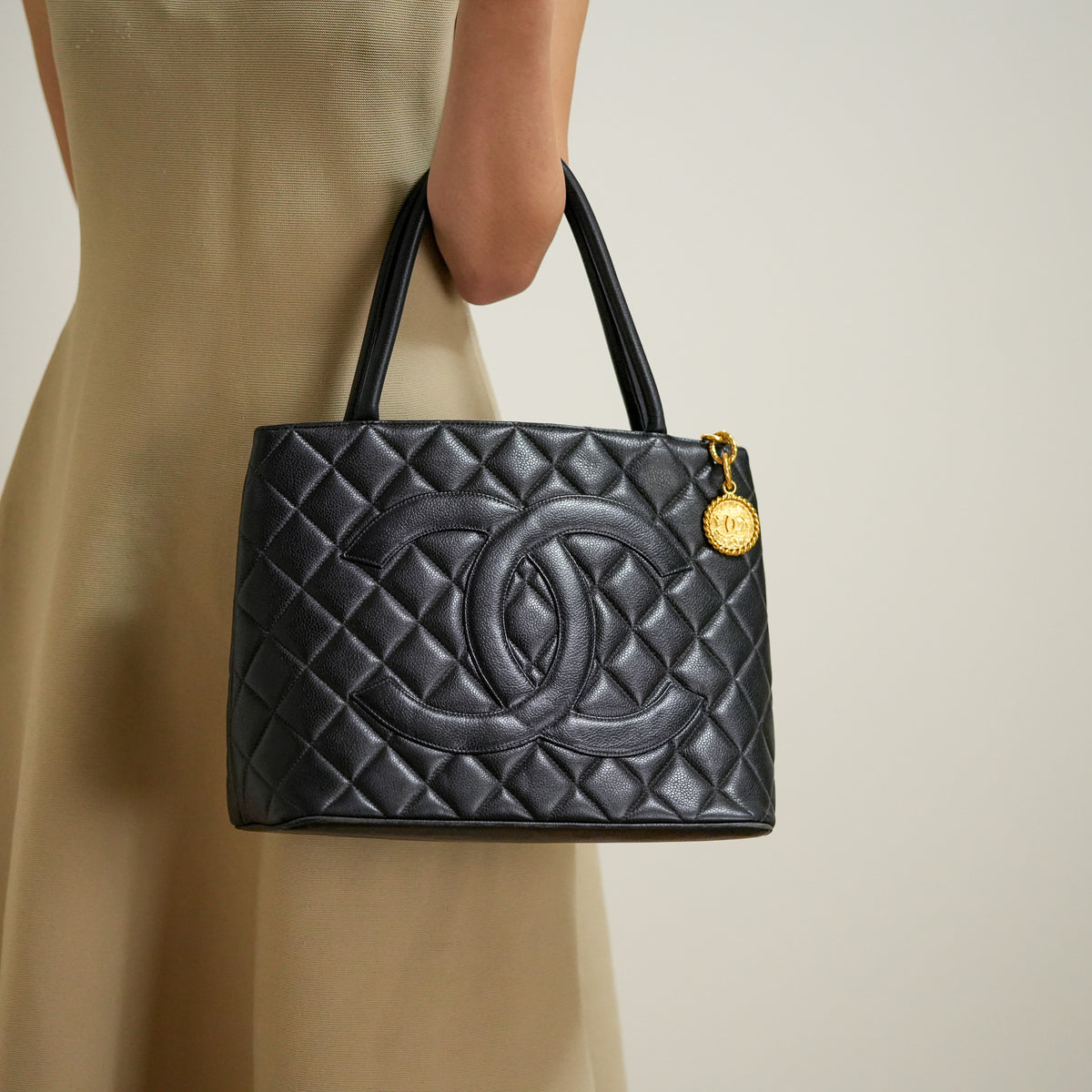 CHANEL CC Logo Matelasse Gold Medallion Charm Caviar Tote Bag Leather Number 4 series【A】