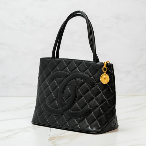 CHANEL CC Logo Matelasse Gold Medallion Charm Caviar Tote Bag Leather Number 4 series【A】