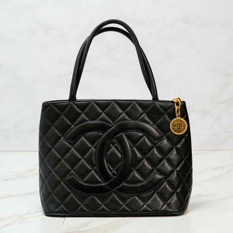 CHANEL CC Logo Matelasse Gold Medallion Charm Caviar Tote Bag Leather Number 4 series【A】