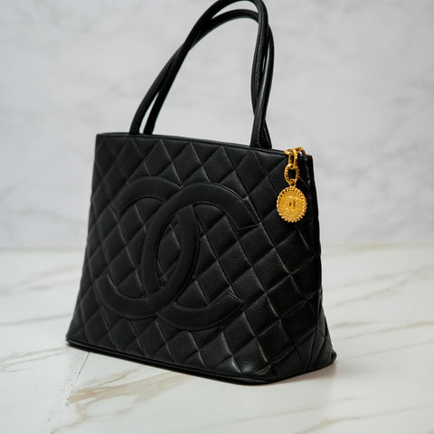 CHANEL CC Logo Matelasse Gold Medallion Charm Caviar Tote Bag Leather Number 4 series【A】