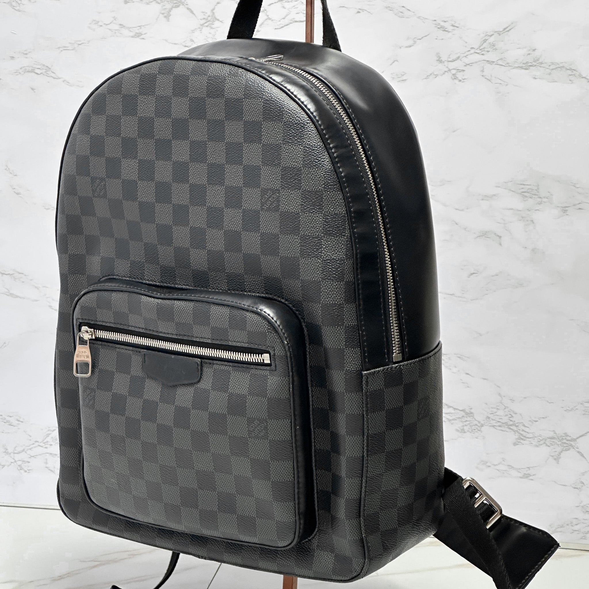 louis vuitton backpack josh damier black Interlinked Logo Graphite Tonal stitching New Louis Vuitton Graphite Backpack