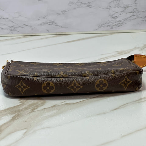 Louis Vuitton Monogram Pochette Accessoire Shoulder Bag Pouch M40712【S】