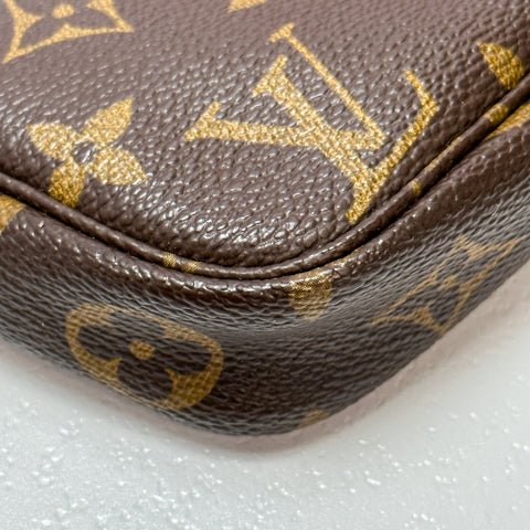 Louis Vuitton Monogram Pochette Accessoire Shoulder Bag Pouch M40712【S】