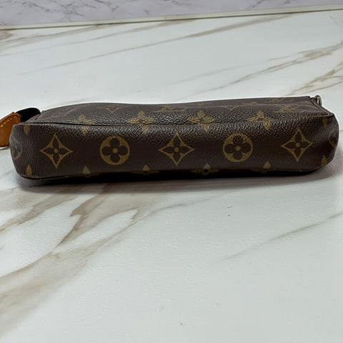 Louis Vuitton Monogram Pochette Accessoire Shoulder Bag Pouch M40712 【A】