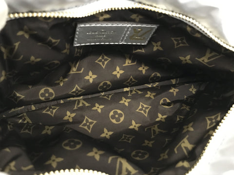 LOUIS VUITTON Maxi Multi Pochette Accessoire Handbag