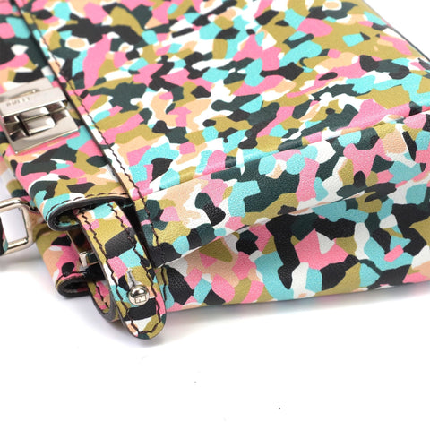 A rank shoulder bag with the FENDI Pea curve camouflage 2WAY charm