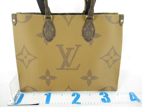 LOUIS VUITTON Monogram Monogram Giant On The Go MM New RFID Chip Tote Bag