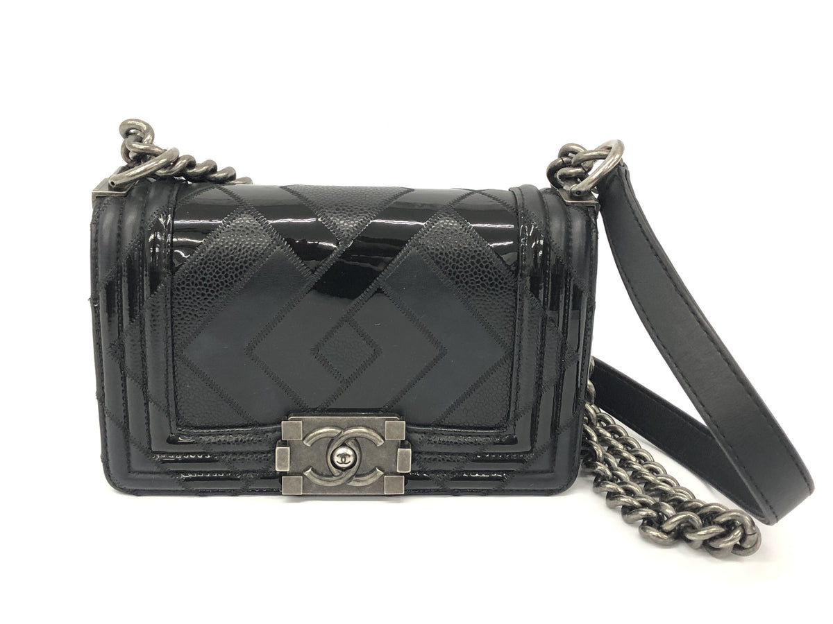 CHANEL lambskin boy lamb patent black SS shoulder bag