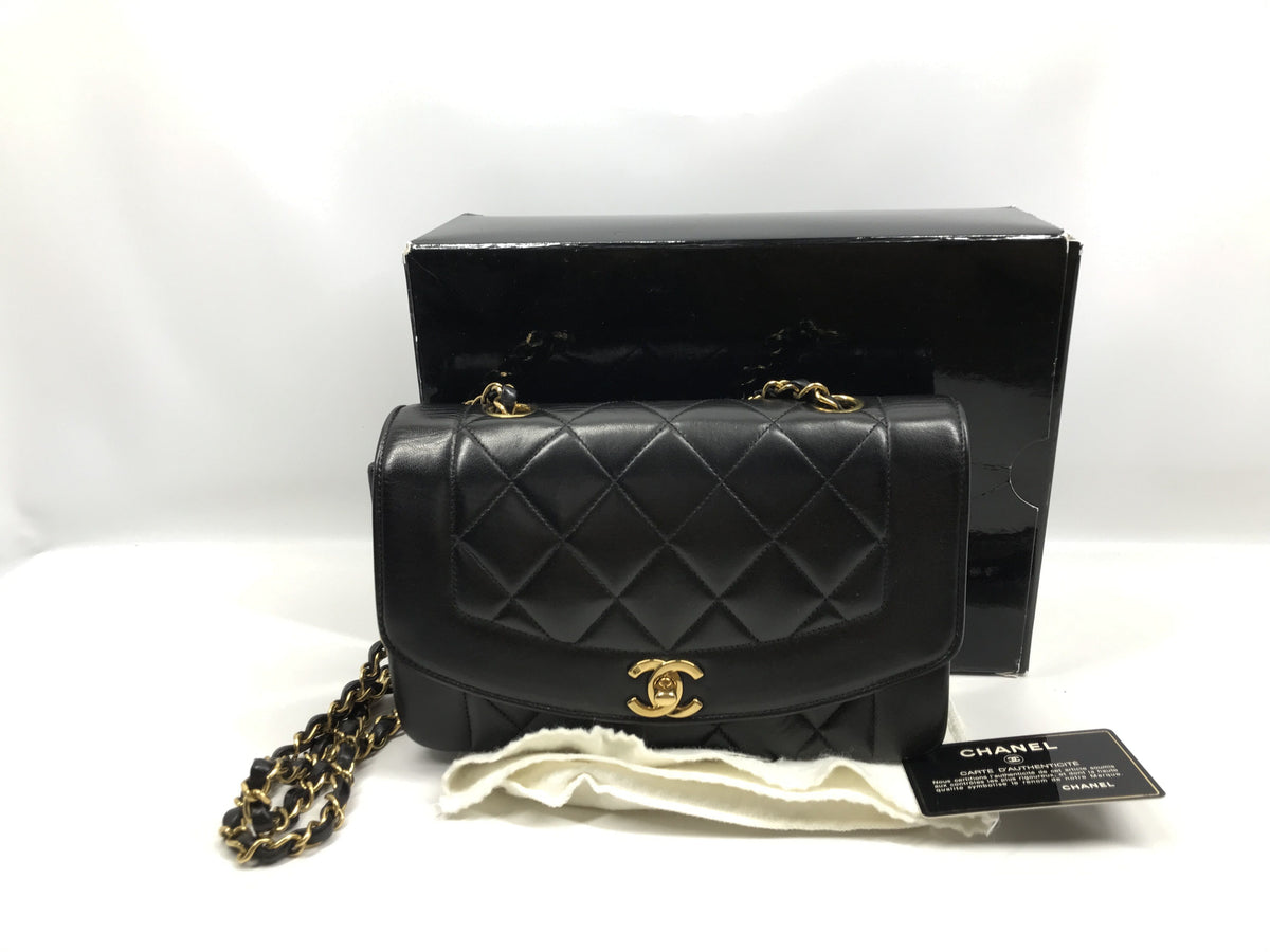 CHANEL matelasse Diana 22 shoulder bag