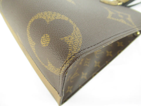 LOUIS VUITTON Monogram Monogram Giant On The Go MM New RFID Chip Tote Bag