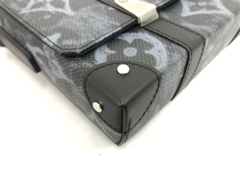 LOUIS VUITTON MESSENGER SHOULDER BAG