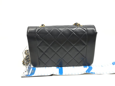 CHANEL matelasse Diana 22 shoulder bag