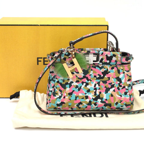 A rank shoulder bag with the FENDI Pea curve camouflage 2WAY charm