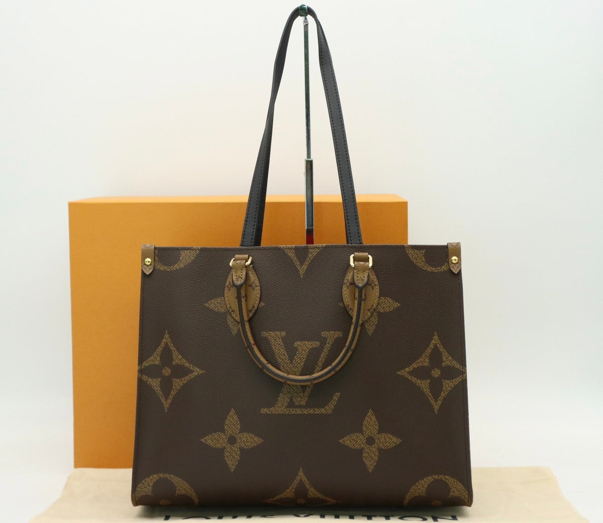 LOUIS VUITTON M45321 Reverse On The Go-MM Monogram Giant RFID Tote Bag