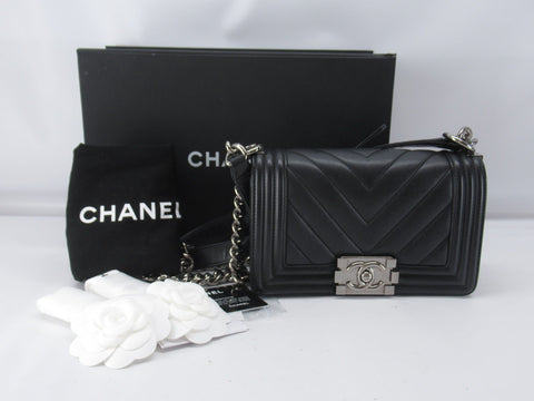 CHANEL Boy Small Chain Shoulder V Stitch/Gold S Hardware A67085 26352331 Shoulder Bag